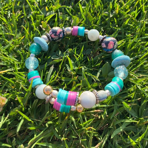 2 handmade beaded Adjustable & Stackable bracelets. Blues,silver, gold, … - Picture 8 of 14